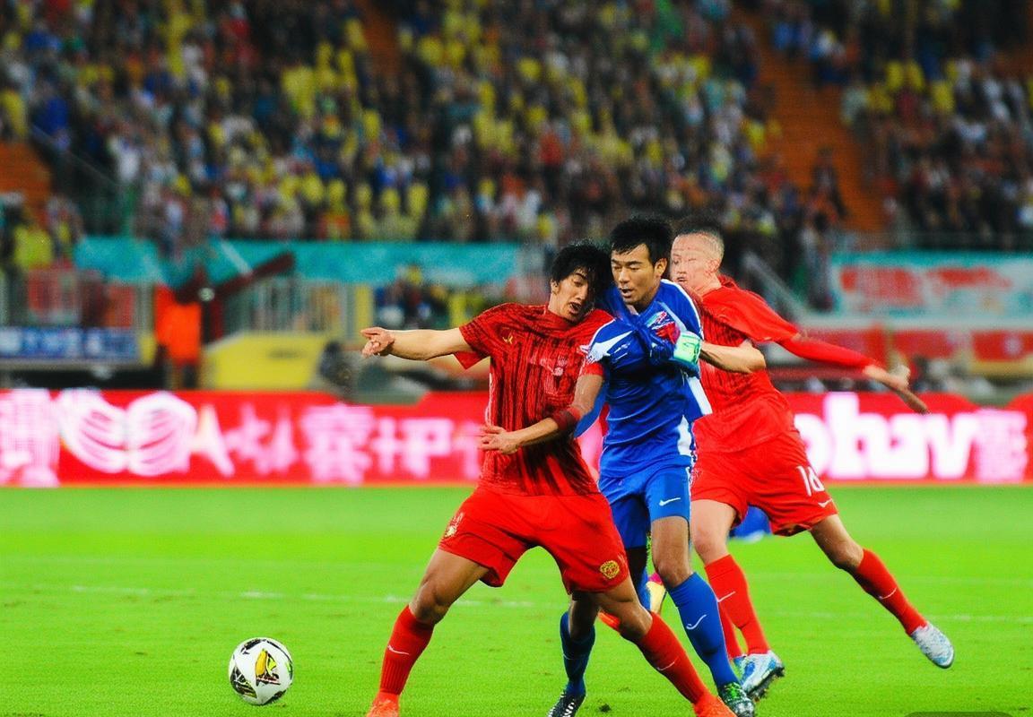 2015中超巅峰对决：鲁能苏宁激战经典回顾